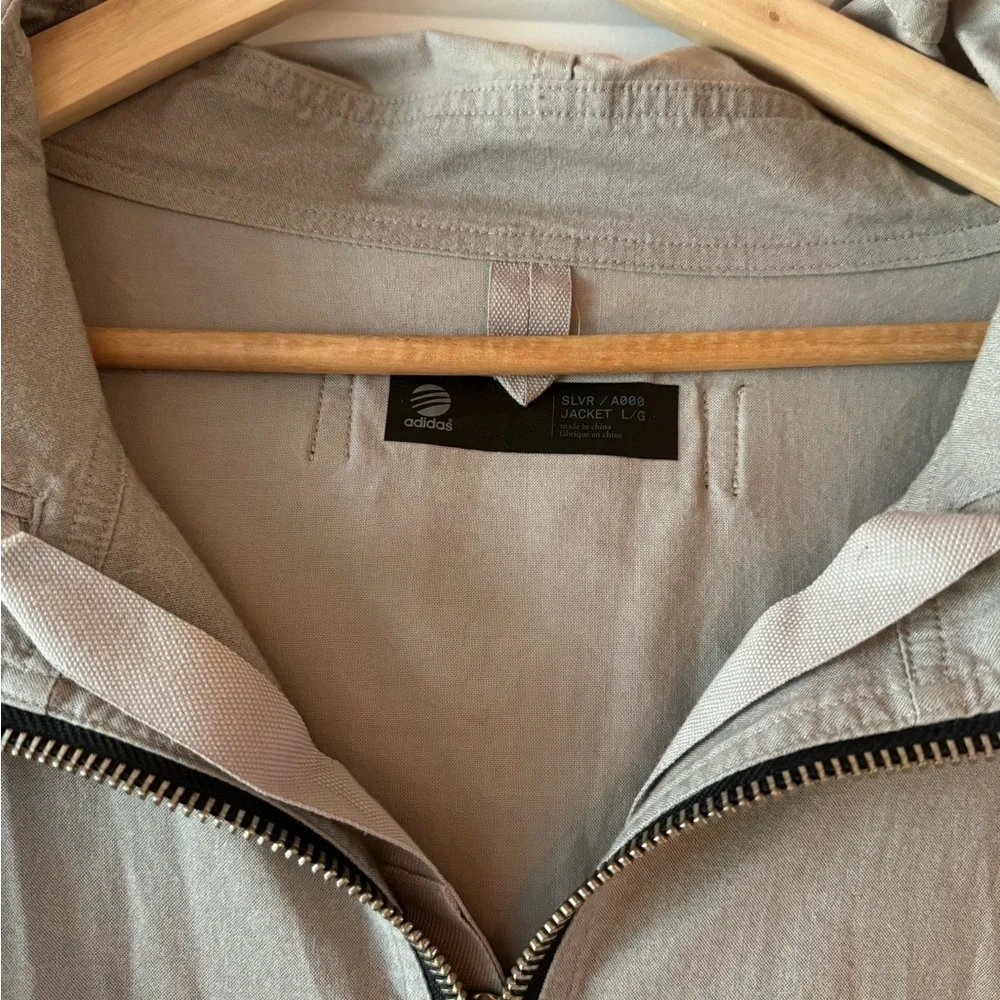 Adidas slvr line tan zip-front hooded lightweight jacket, size Large